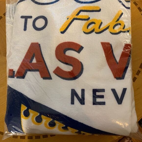 Beach Towel Welcome To Fabulous Las Vegas Nevada Large Round White Red Gold Sun - Picture 6 of 8